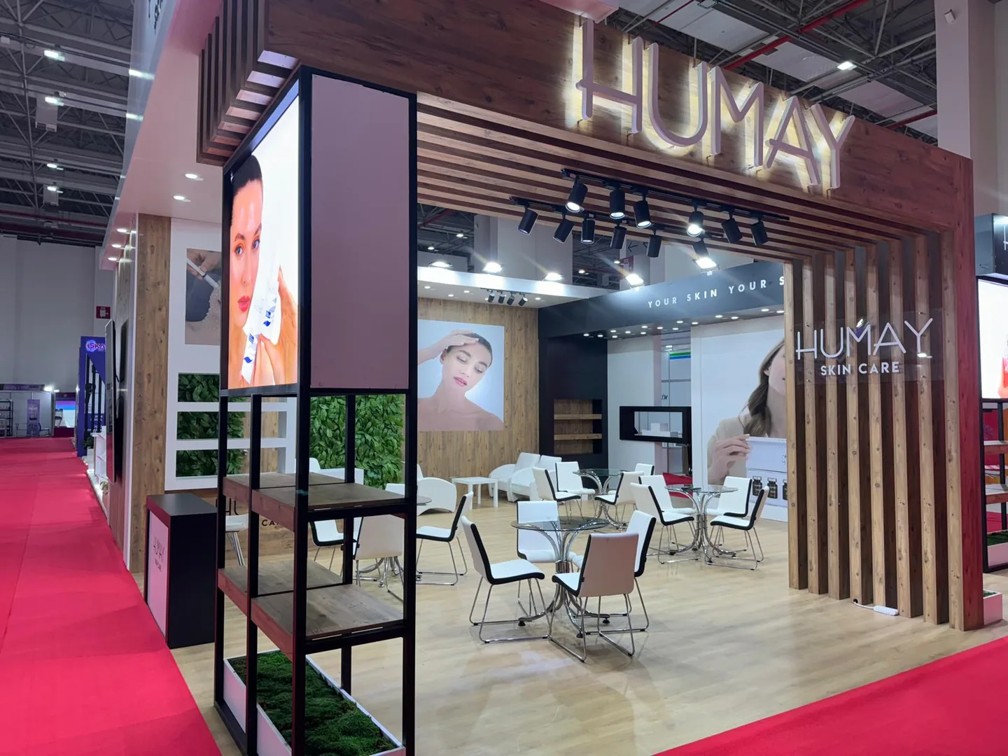 Humay Kozmetik Start Beauty Expo 2024 standının ön cepheden görünümü